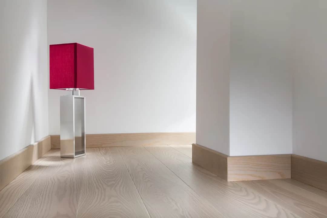 Jakie listwy przypodłogowe do gresu zapewnią trwałość i styl?