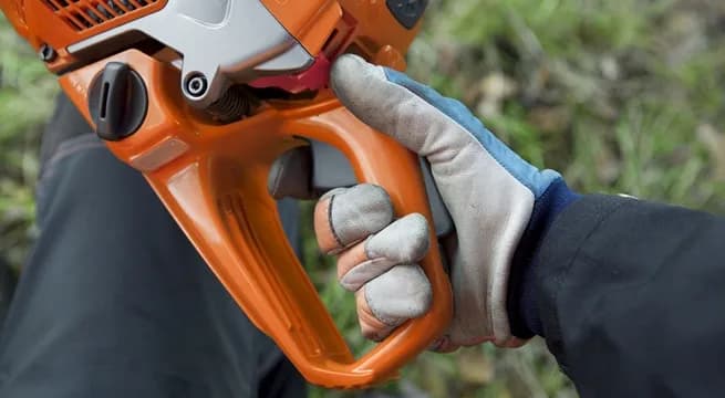 Jak odblokować hamulec pilarki i uniknąć niebezpieczeństwa użytkowania