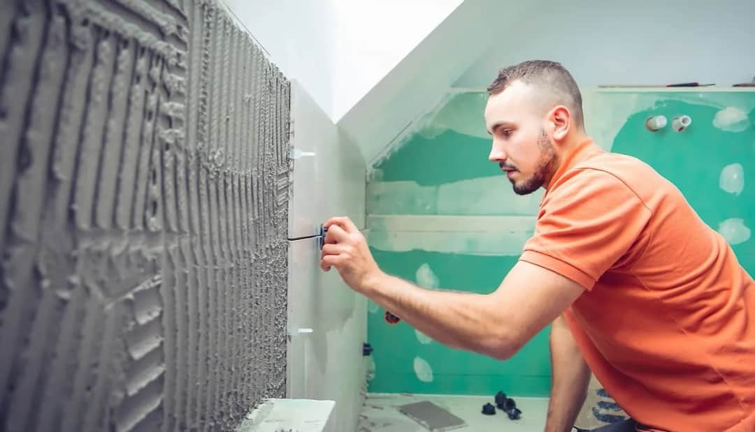 Ile trwa remont łazienki? Sprawdź, co wpływa na czas prac