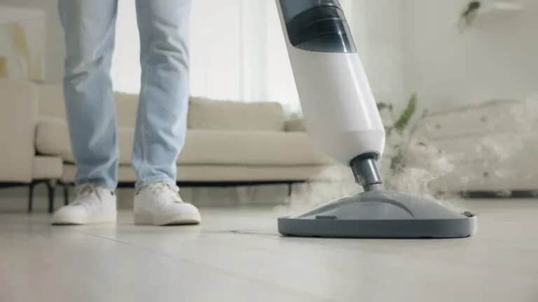 Jak usunąć pył po remoncie z paneli i uniknąć ich uszkodzenia