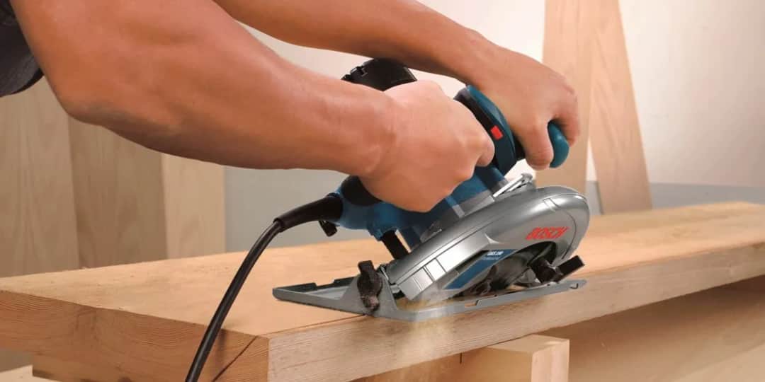 Jaka pilarka tarczowa do 300 zł? Sprawdź najlepsze modele i opinie