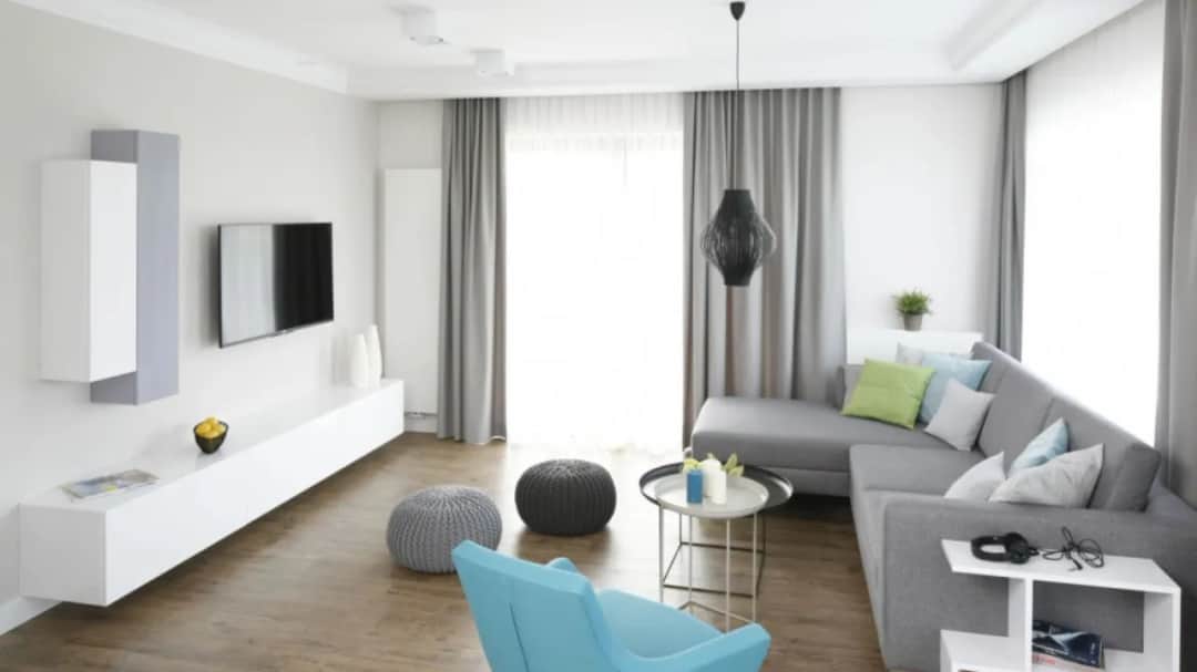 Jak urządzić mały salon, aby zyskać więcej przestrzeni i stylu