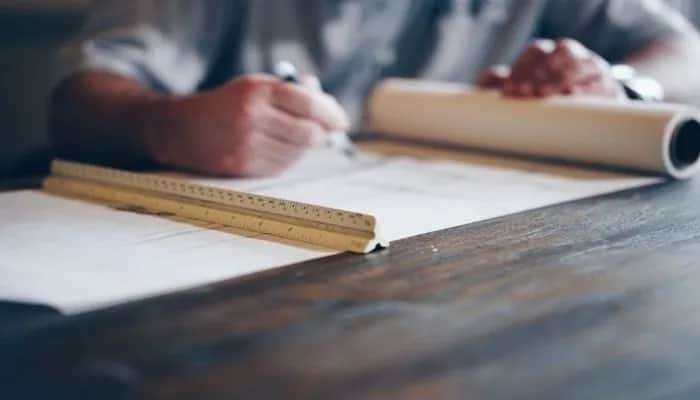 Remont elewacji: zgłoszenie czy pozwolenie? Uniknij kosztownych błędów