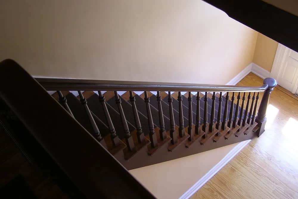 Jak zabezpieczyć schody przed remontem, aby uniknąć uszkodzeń Jak zabezpieczyć schody przed remontem, aby uniknąć uszkodzeń